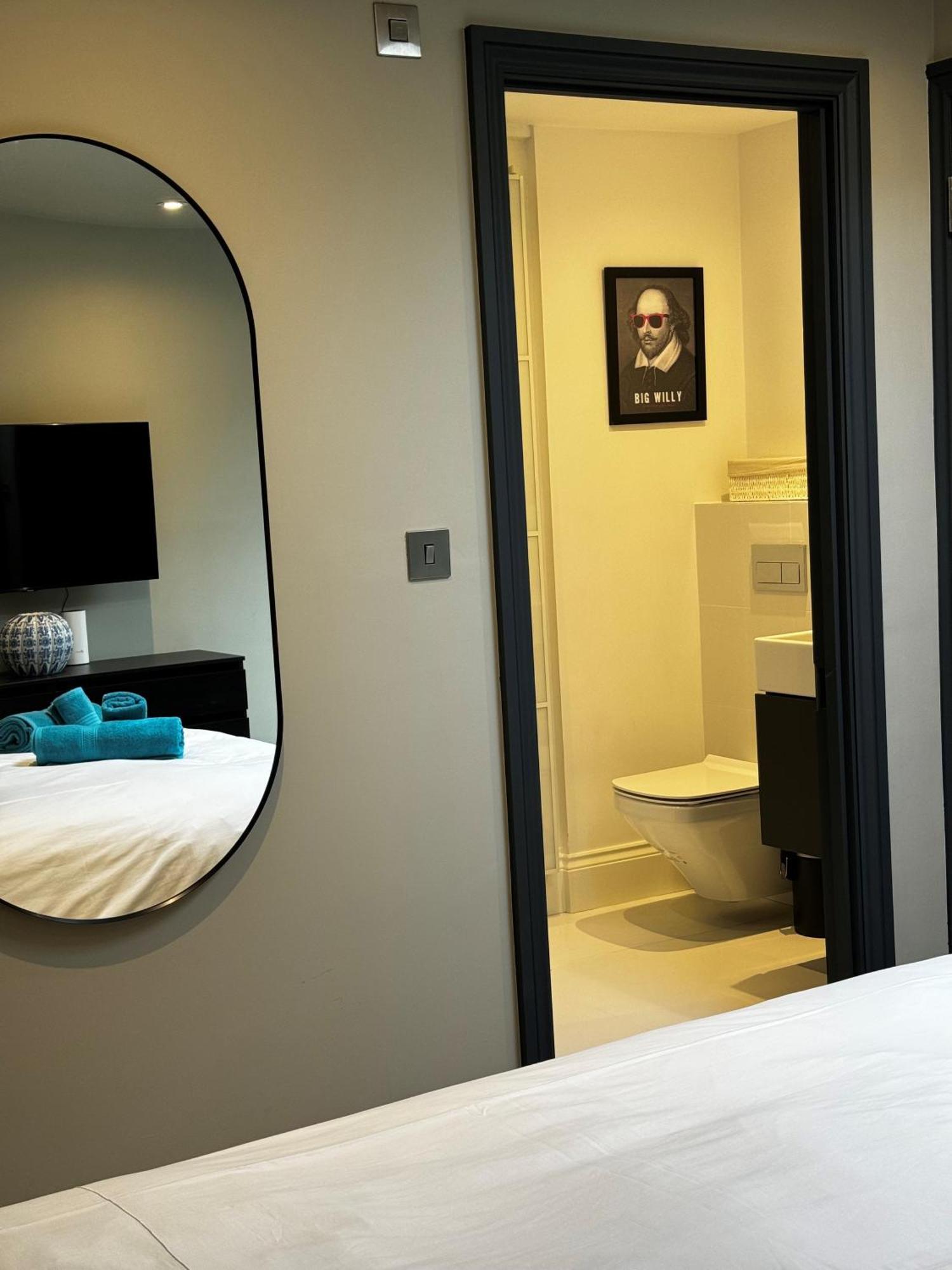 Appartamento Romeo'S Arch High End Luxury In Centre Of Stratford With Parking Esterno foto