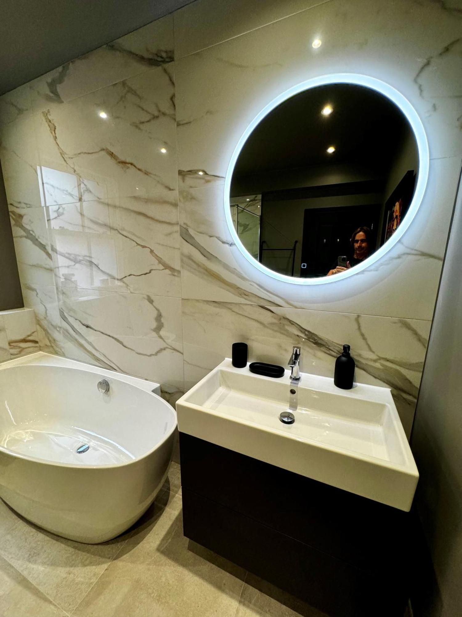 Appartamento Romeo'S Arch High End Luxury In Centre Of Stratford With Parking Esterno foto