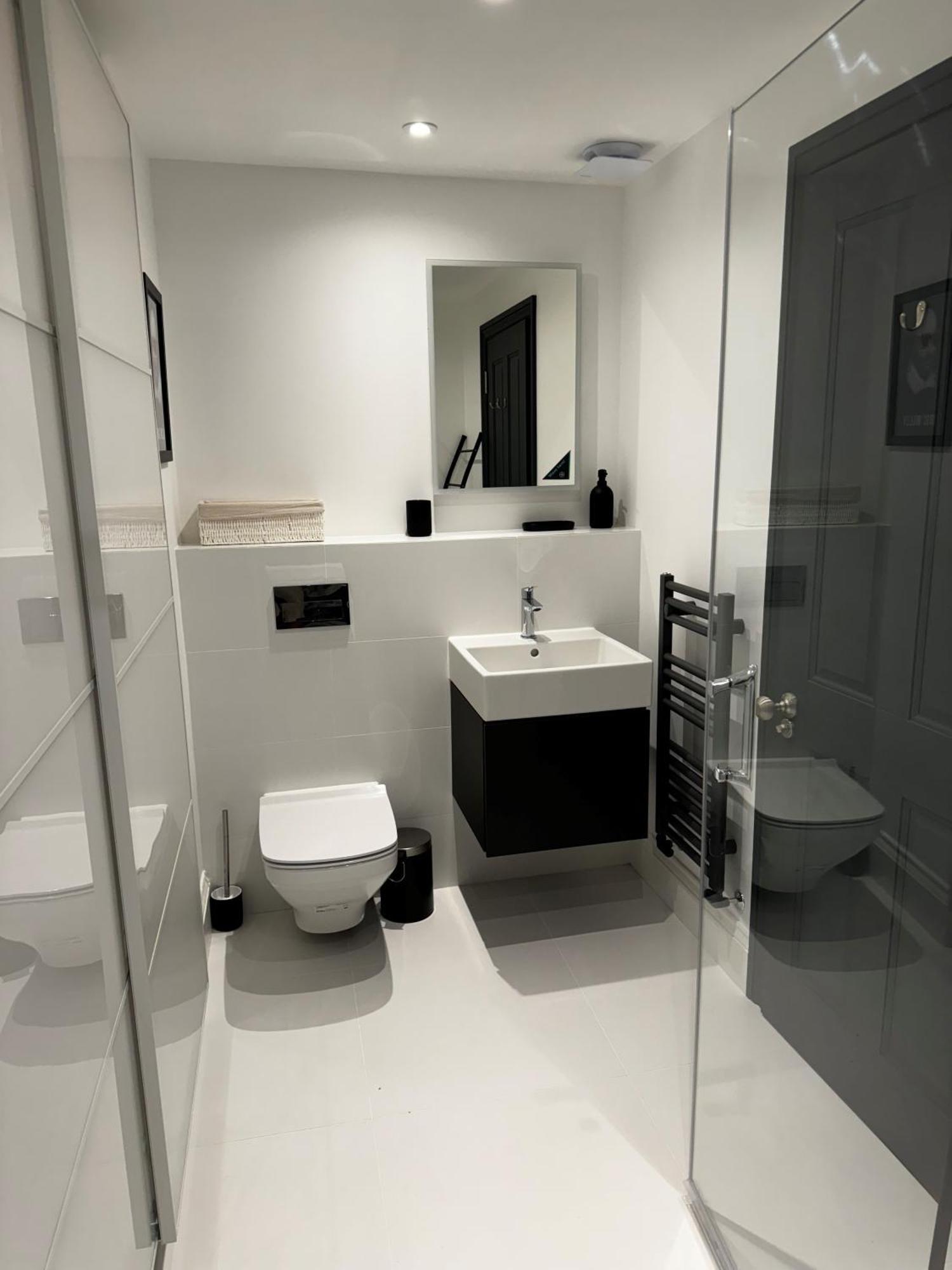 Appartamento Romeo'S Arch High End Luxury In Centre Of Stratford With Parking Esterno foto