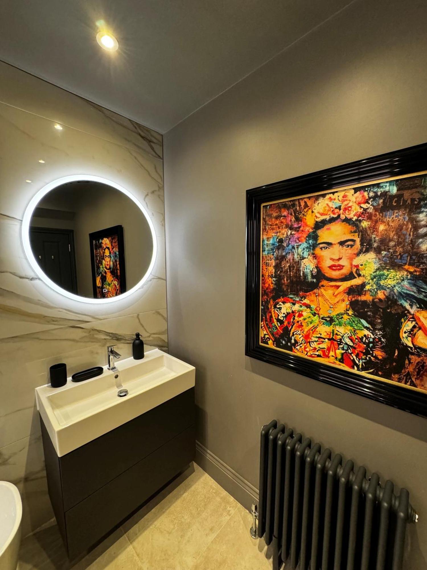 Appartamento Romeo'S Arch High End Luxury In Centre Of Stratford With Parking Esterno foto