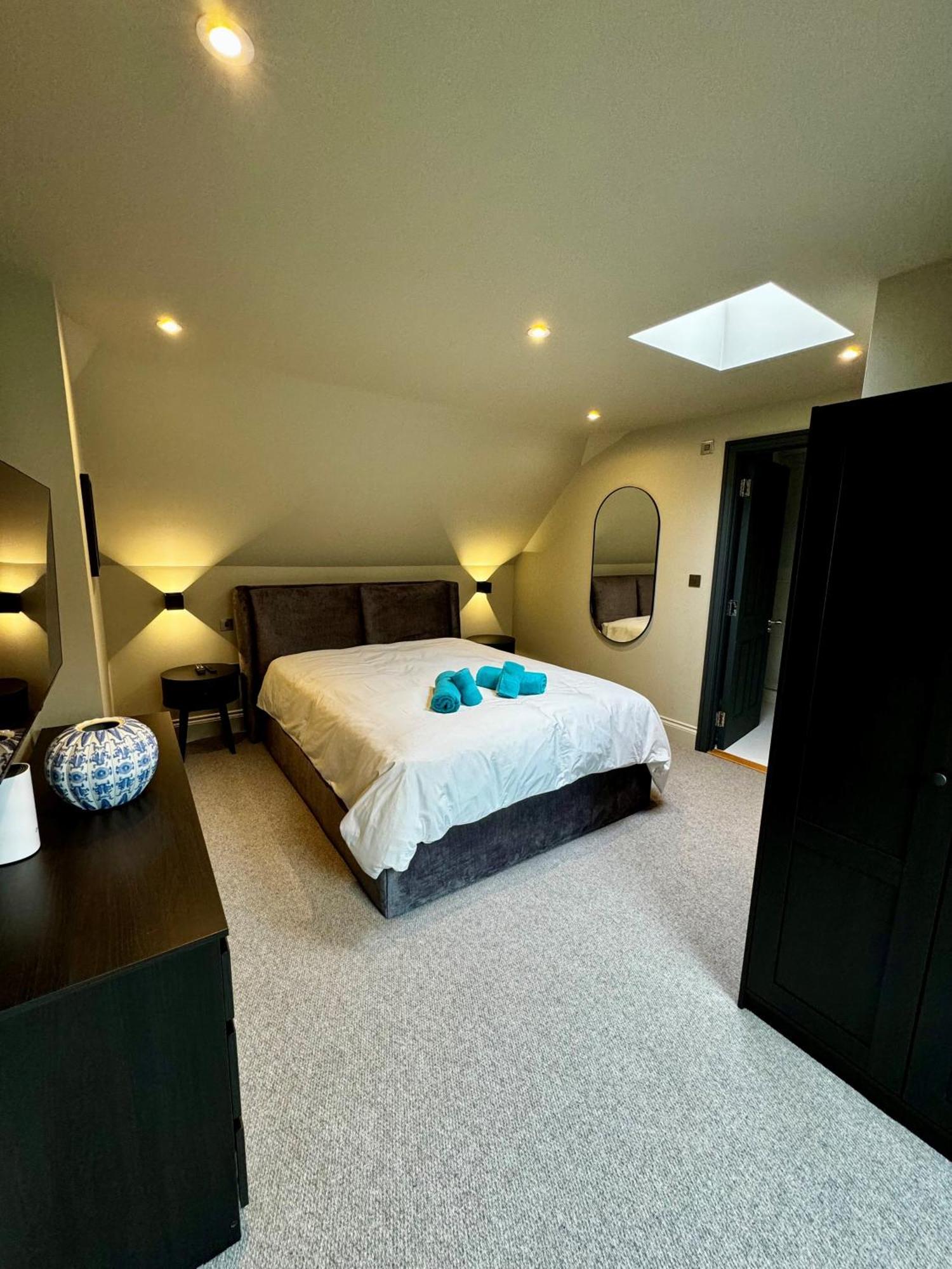 Appartamento Romeo'S Arch High End Luxury In Centre Of Stratford With Parking Esterno foto