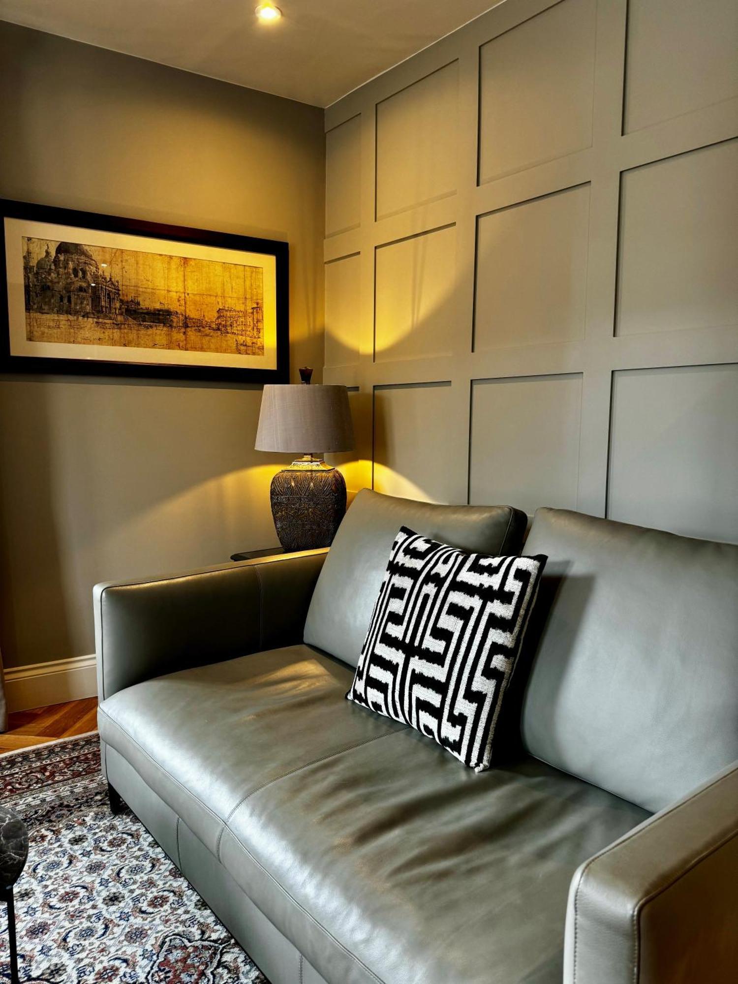 Appartamento Romeo'S Arch High End Luxury In Centre Of Stratford With Parking Esterno foto